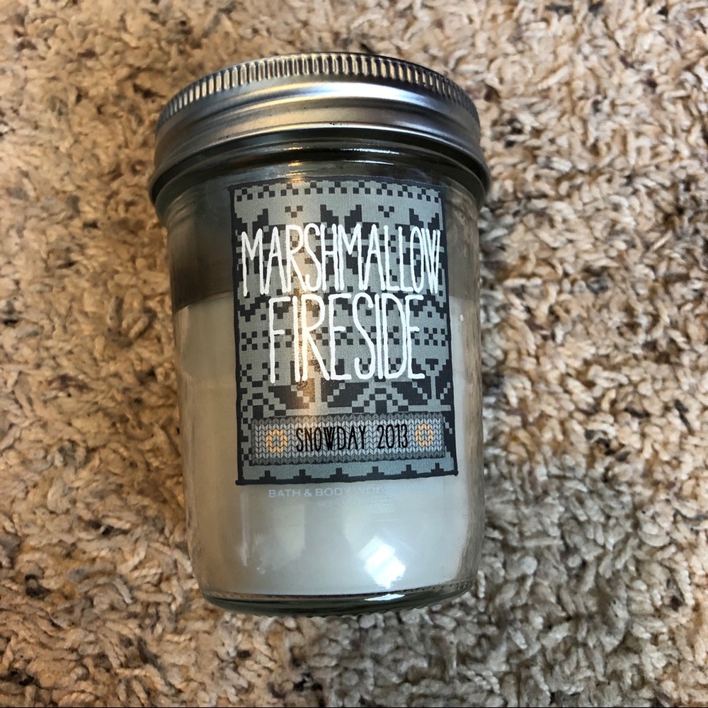 Marshmallow fireside candle